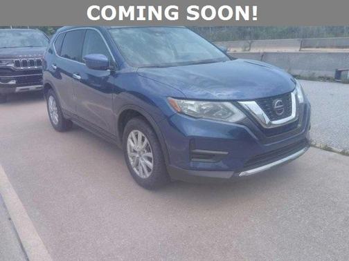 Photo 1 of 2 of 2020 Nissan Rogue SV