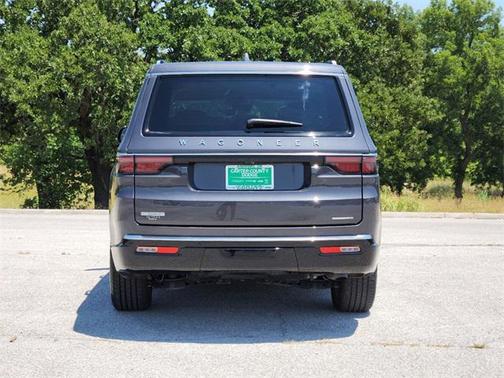 Photo 5 of 32 of 2022 Jeep Wagoneer Series III 4x2