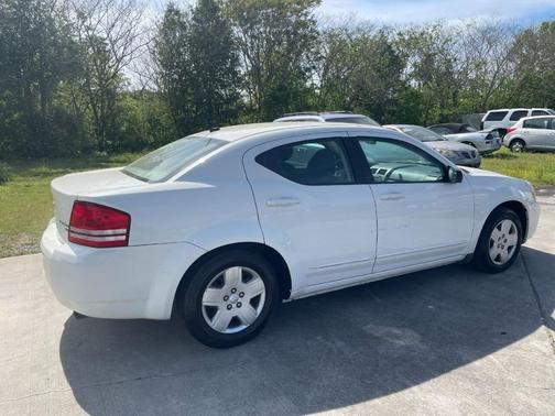 Photo 5 of 8 of 2009 Dodge Avenger SE