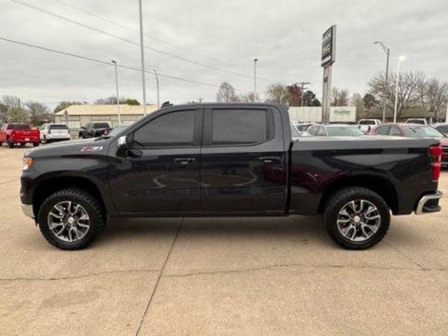 Photo 4 of 27 of 2022 Chevrolet Silverado 1500 LT