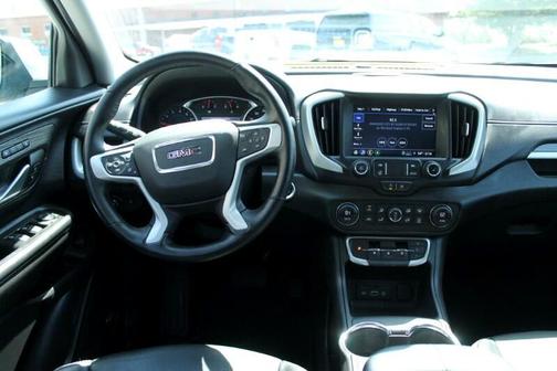Photo 4 of 56 of 2022 GMC Terrain SLT