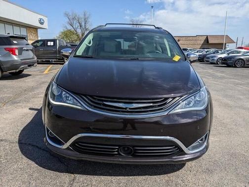 Photo 2 of 41 of 2017 Chrysler Pacifica Hybrid Platinum