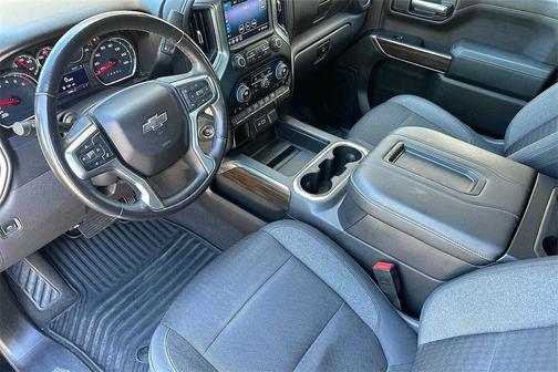 Photo 4 of 46 of 2019 Chevrolet Silverado 1500 RST
