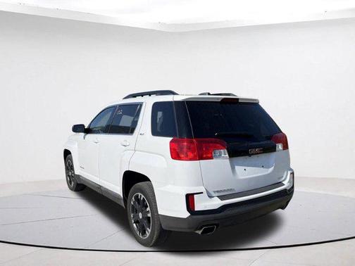 Photo 3 of 31 of 2017 GMC Terrain SLT