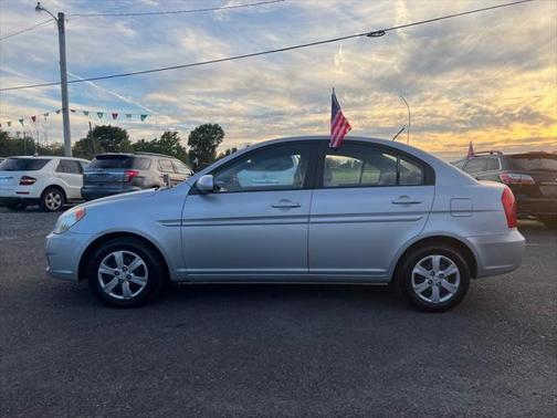 Photo 3 of 23 of 2011 Hyundai Accent GLS