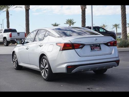 Photo 3 of 30 of 2021 Nissan Altima 2.5 SV