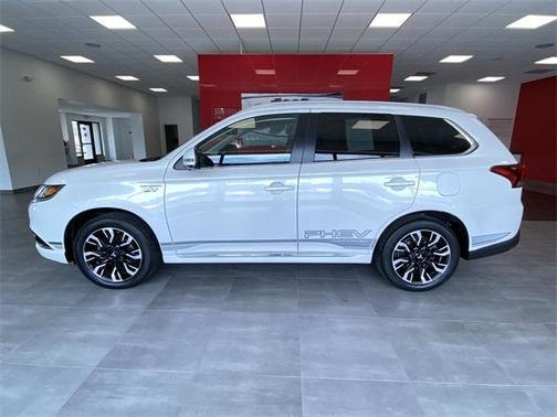 Photo 5 of 26 of 2018 Mitsubishi Outlander PHEV GT