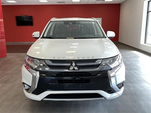 Photo 3 of 26 of 2018 Mitsubishi Outlander PHEV GT