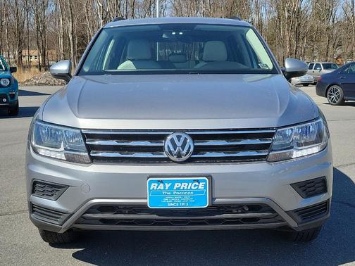 Photo 2 of 29 of 2020 Volkswagen Tiguan 2.0T SE