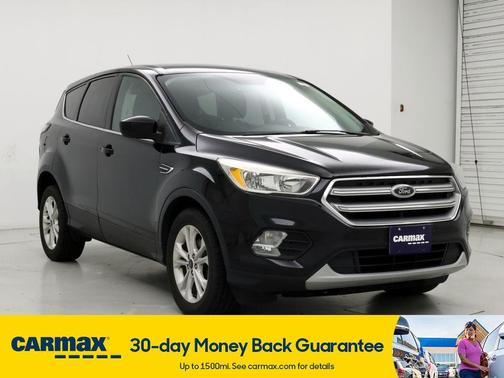 Photo 1 of 28 of 2017 Ford Escape SE