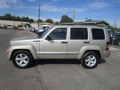 Photo 4 of 23 of 2011 Jeep Liberty Limited