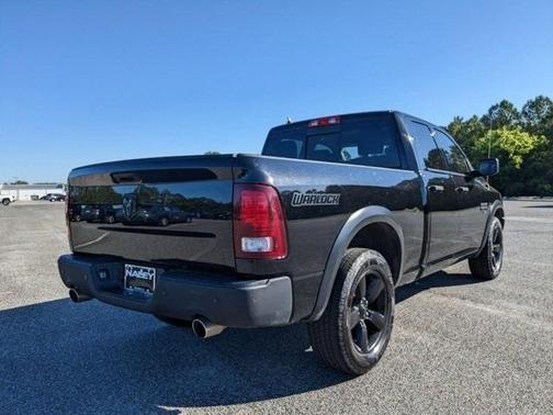 Photo 4 of 27 of 2020 RAM 1500 Classic SLT