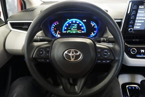 Photo 3 of 32 of 2021 Toyota Corolla Hybrid LE