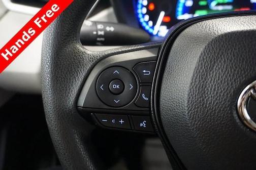 Photo 4 of 32 of 2021 Toyota Corolla Hybrid LE