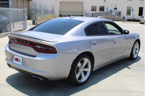 Photo 4 of 35 of 2018 Dodge Charger R/T