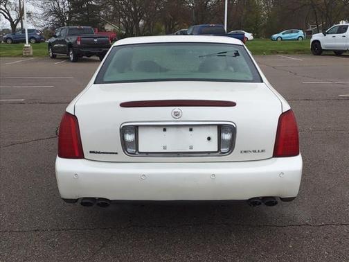 Photo 5 of 24 of 2002 Cadillac DeVille Base