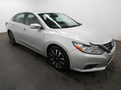 Photo 4 of 23 of 2018 Nissan Altima 2.5 SV