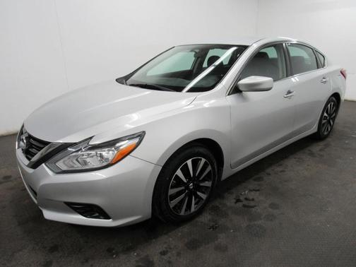 Photo 2 of 23 of 2018 Nissan Altima 2.5 SV