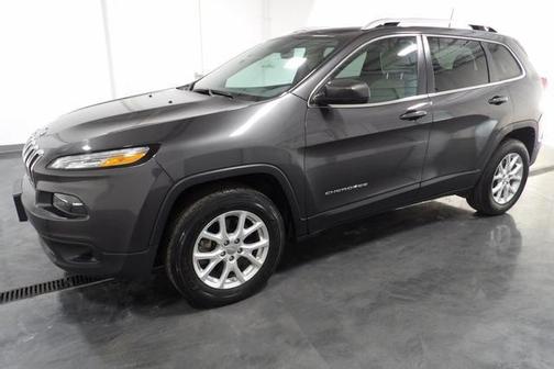 Photo 3 of 27 of 2017 Jeep Cherokee Latitude