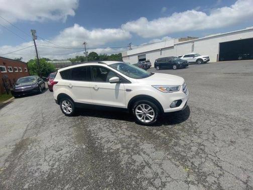 Photo 2 of 46 of 2019 Ford Escape SEL