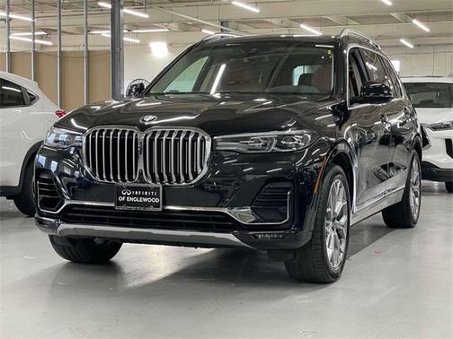 Photo 2 of 32 of 2020 BMW X7 xDrive40i