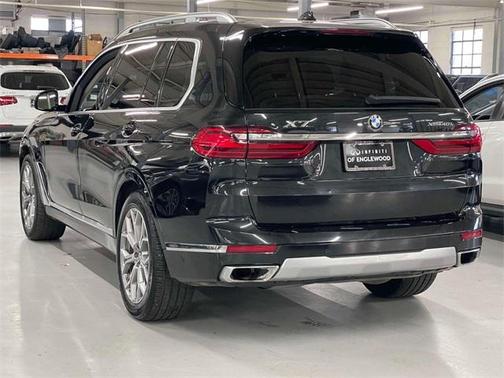 Photo 4 of 32 of 2020 BMW X7 xDrive40i