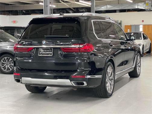 Photo 3 of 32 of 2020 BMW X7 xDrive40i