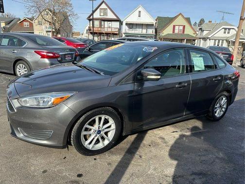 Photo 3 of 28 of 2016 Ford Focus SE