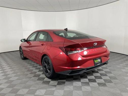 Photo 5 of 27 of 2021 Hyundai Elantra SEL