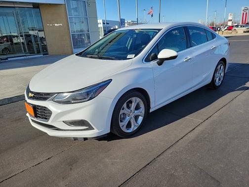Photo 2 of 34 of 2017 Chevrolet Cruze Premier