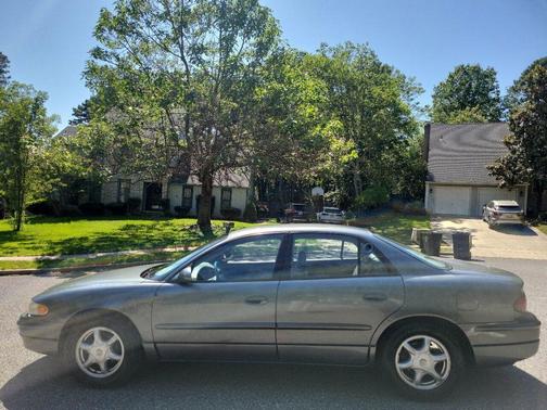 Photo 2 of 20 of 2004 Buick Regal LS