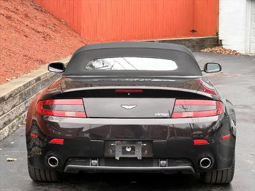 Photo 4 of 16 of 2008 Aston Martin V8 Vantage Base