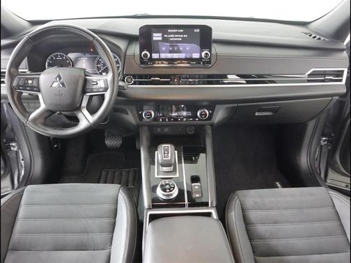 Photo 4 of 33 of 2022 Mitsubishi Outlander SE
