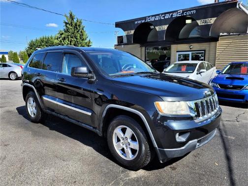 Photo 3 of 48 of 2011 Jeep Grand Cherokee Laredo