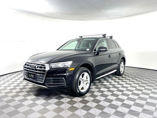 Photo 3 of 28 of 2019 Audi Q5 2.0T Premium