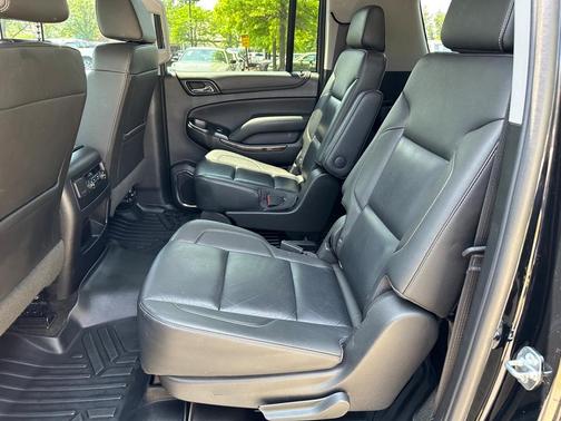 Photo 5 of 30 of 2018 Chevrolet Suburban LT