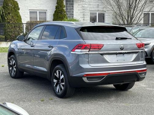 Photo 3 of 30 of 2020 Volkswagen Atlas Cross Sport 2.0T SE