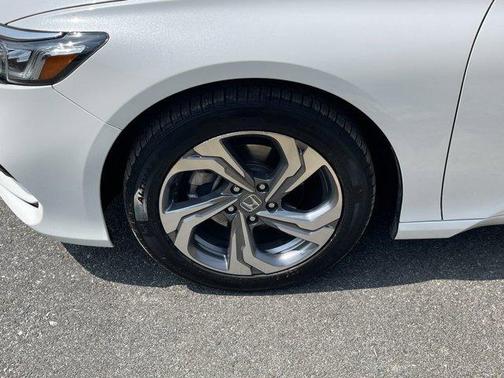 Photo 4 of 32 of 2020 Honda Accord EX-L