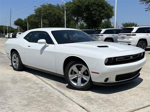 Photo 2 of 34 of 2021 Dodge Challenger SXT
