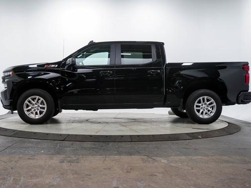 Photo 2 of 32 of 2021 Chevrolet Silverado 1500 RST