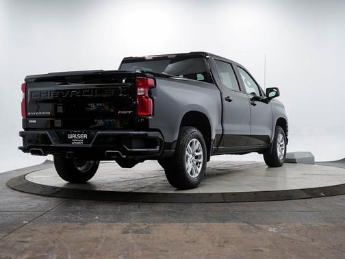 Photo 5 of 32 of 2021 Chevrolet Silverado 1500 RST
