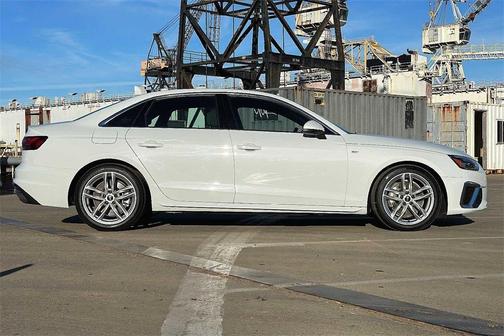 Photo 3 of 22 of 2022 Audi A4 45 S line Premium Plus