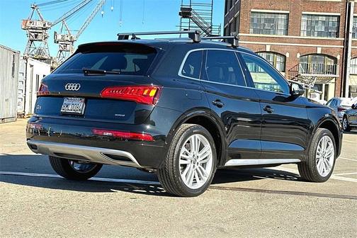 Photo 4 of 21 of 2019 Audi Q5 2.0T Prestige
