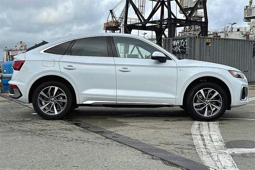 Photo 3 of 22 of 2022 Audi Q5 45 S line quattro Premium