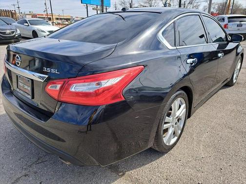 Photo 4 of 26 of 2017 Nissan Altima 3.5 SL