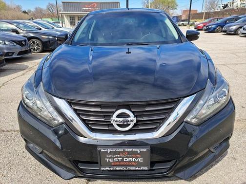 Photo 2 of 26 of 2017 Nissan Altima 3.5 SL