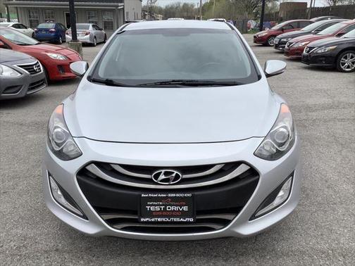 Photo 2 of 23 of 2015 Hyundai Elantra GT Base