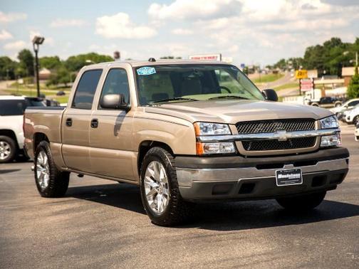 Photo 2 of 22 of 2005 Chevrolet Silverado 1500 LS Crew Cab