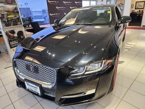 Photo 1 of 6 of 2018 Jaguar XJ XJL Supercharged