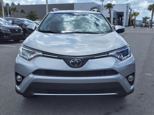 Photo 2 of 31 of 2017 Toyota RAV4 XLE